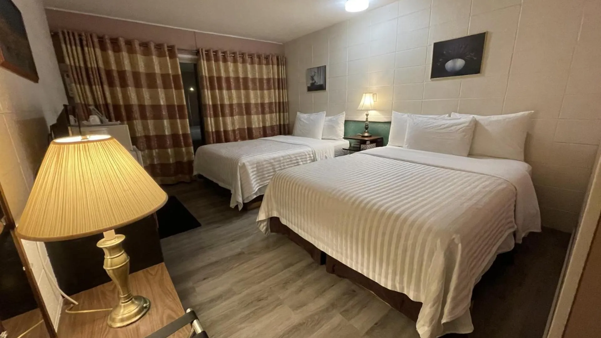 Holiday House Motel Ladysmith