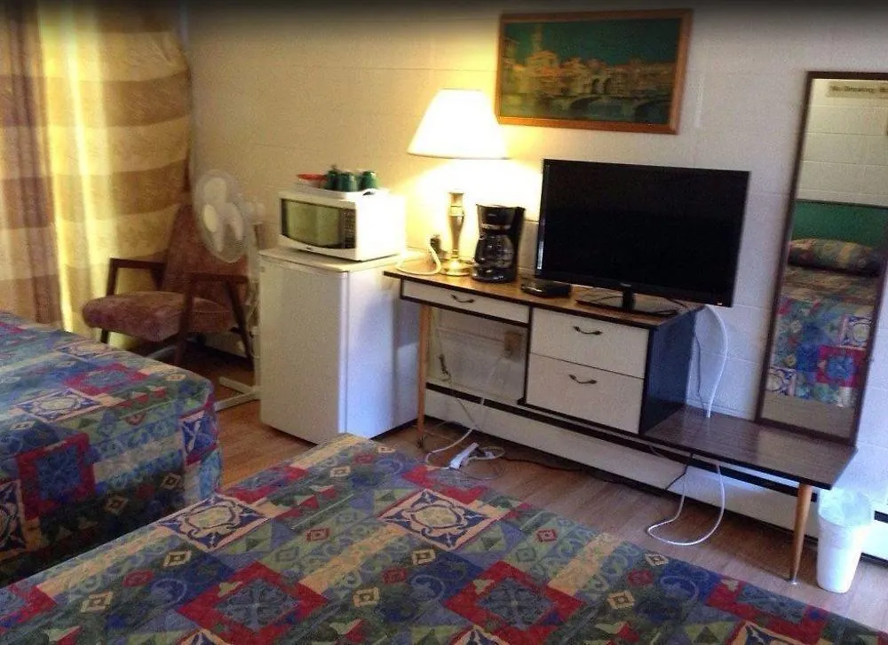 Holiday House Motel Ladysmith