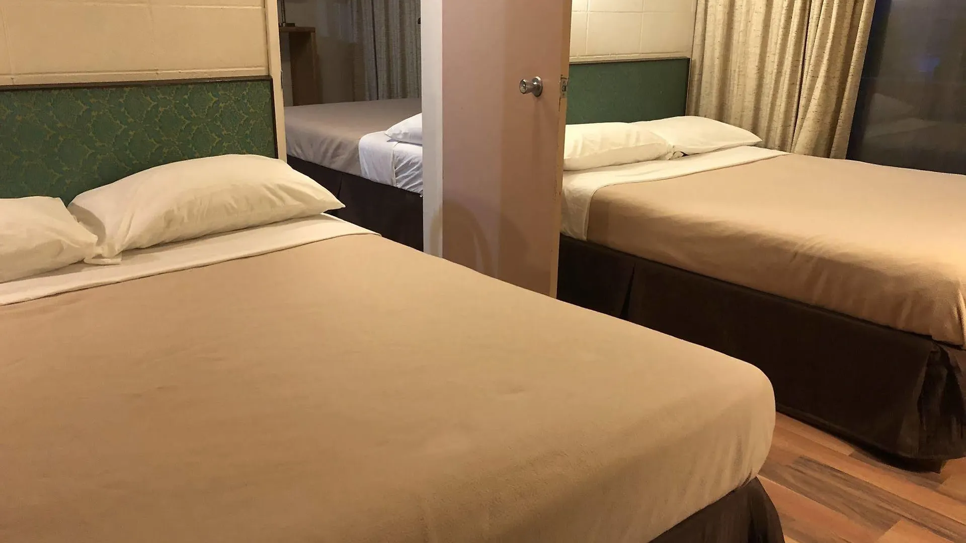 Holiday House Motel Ladysmith