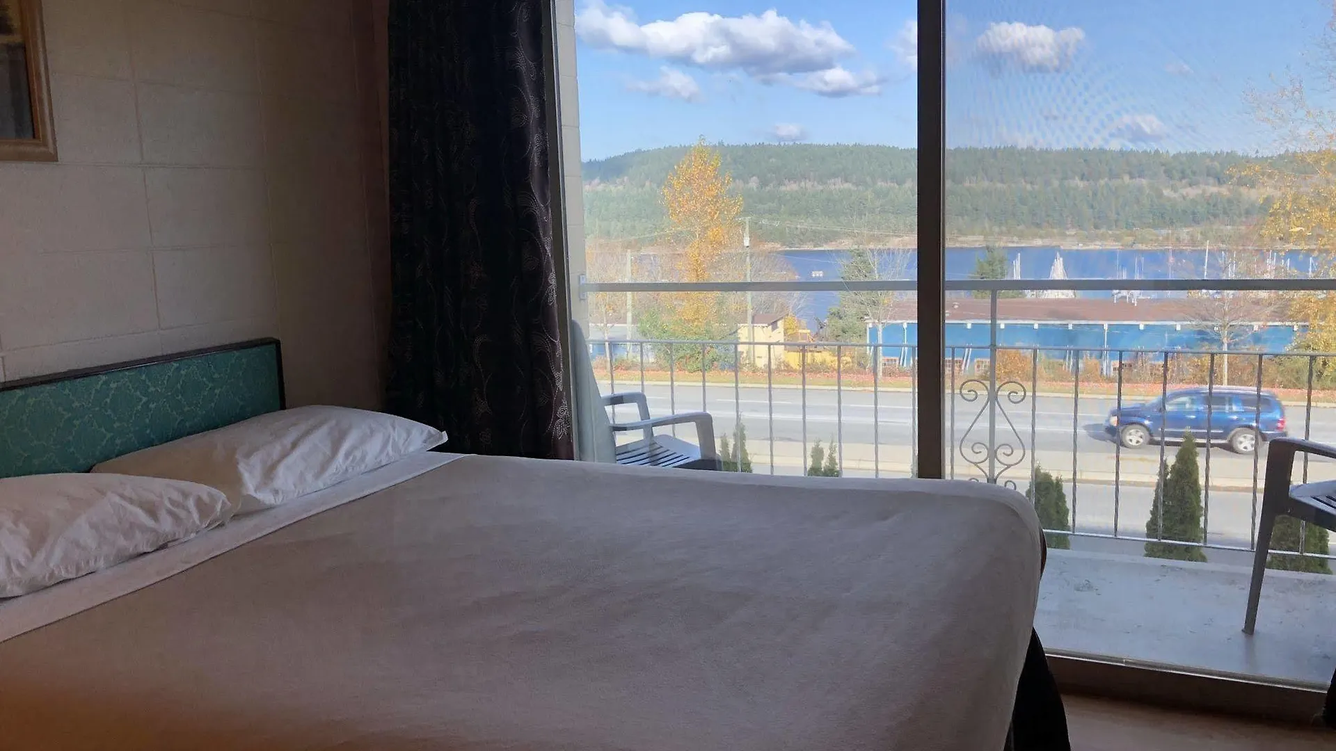 Holiday House Motel Ladysmith Canada